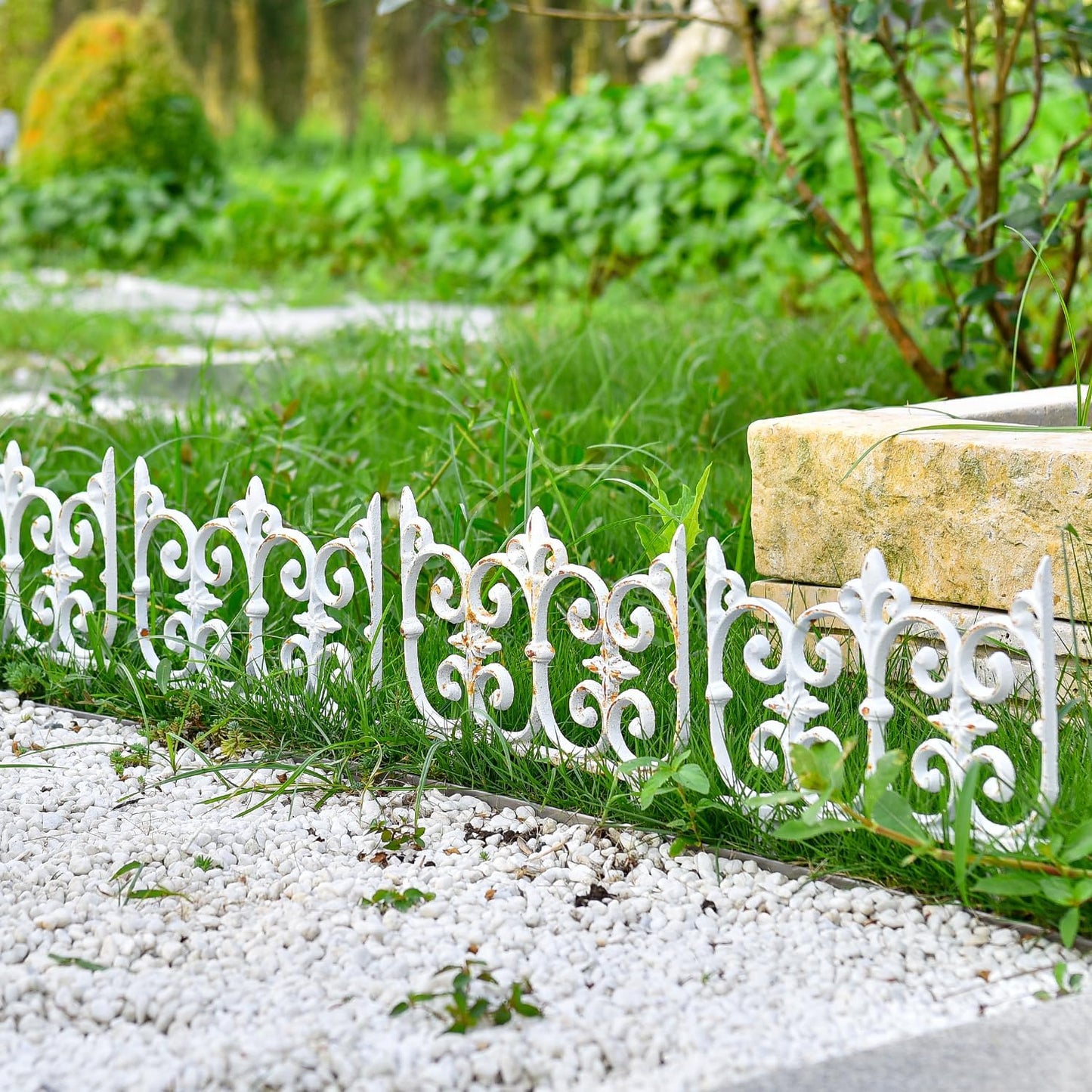 Decorative Cast Iron Garden Edging, 4 Pack Rustic White Victorian Garden Edging Landscape Border, Vintage Metal Yard Stake Low Picket Fence