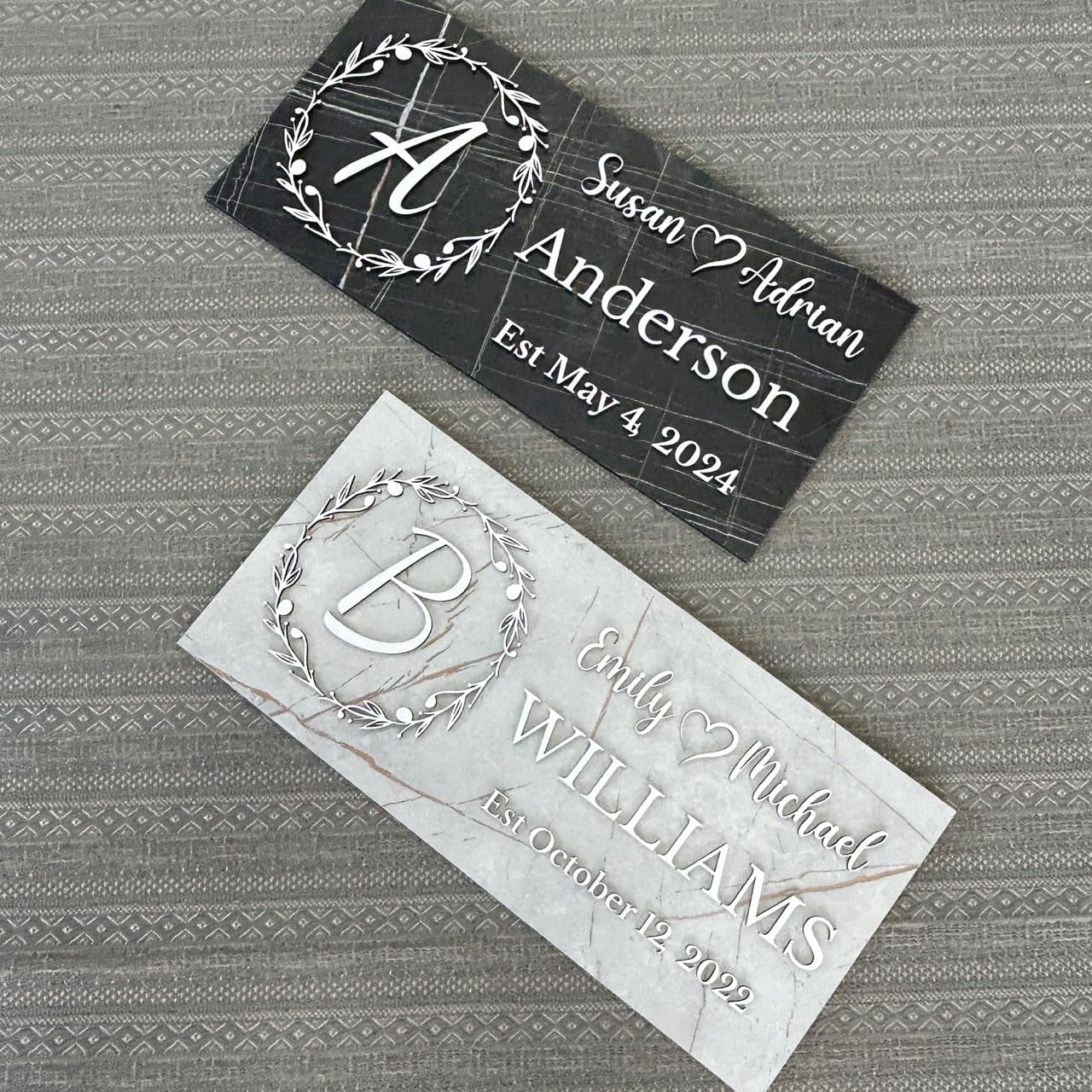 Personalized Black Marble Family Name Sign ā Custom Couple Names with Monogram & Established Date ā Stylish Wedding, Anniversary, or Housewarming Gift ā Dark Wood Wall Decor