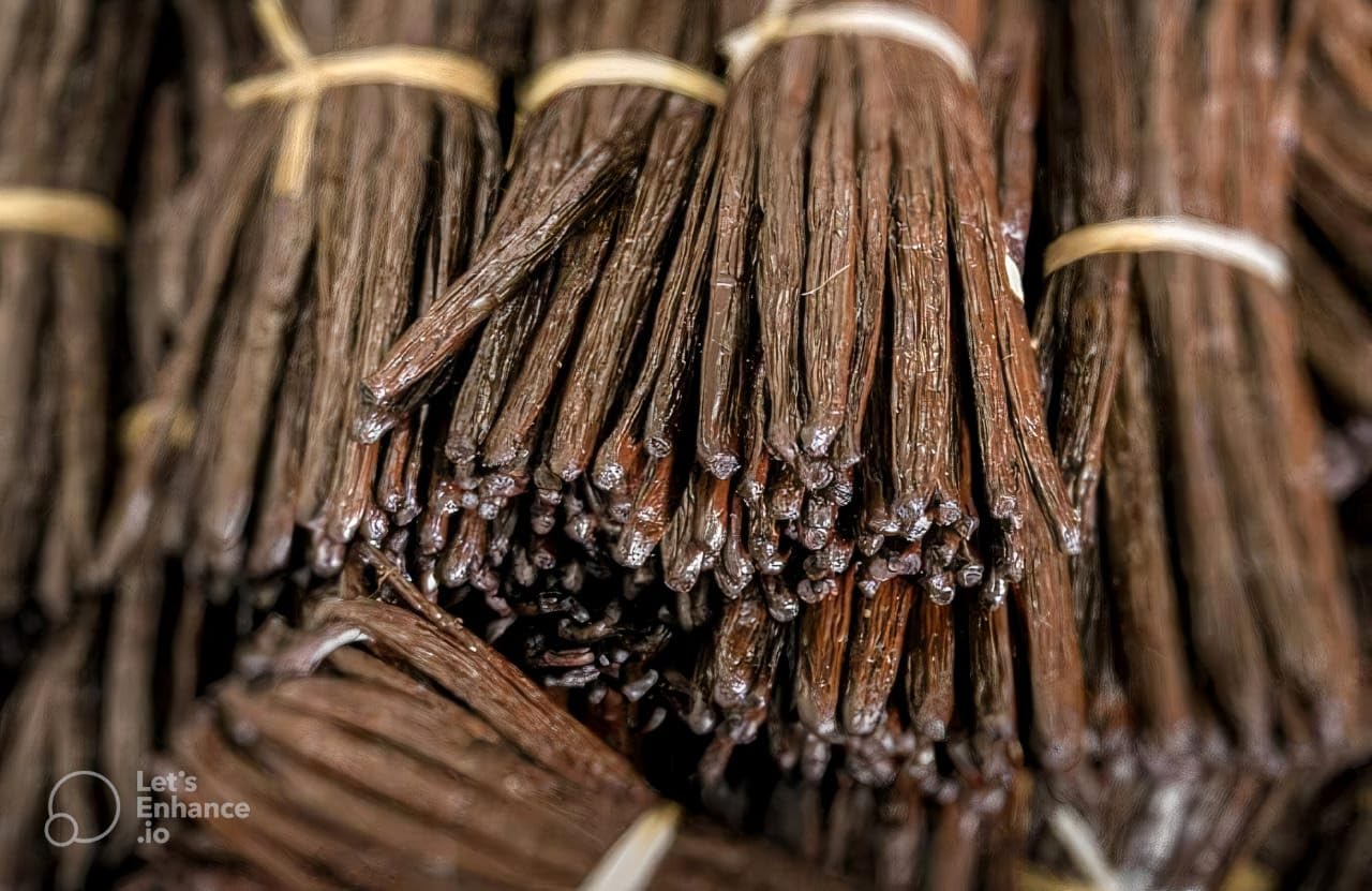 Uganda Vanilla Beans by Pearl Organic Vanilla - 15 Organic Whole Grade A Pods for Homemade Vanilla Extract, Baking & Brewing