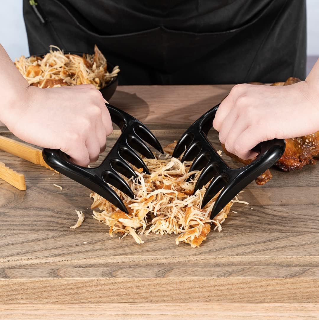 Restaurantware Met Lux 4.5 x 4.1 Inch Meat Claws 2 Meat Shredders - Sharp Blades With Handle Black Plastic Bear Claws Durable For Shredding Pork Chicken or Turkey - Lumora Garden