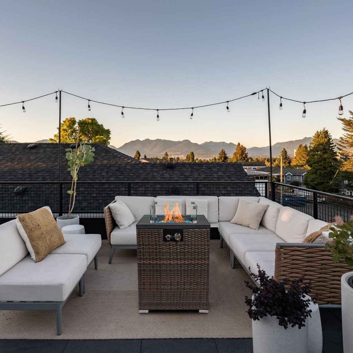 22in Outdoor Propane Gas Fire Pit Table, 40,000 BTU Auto-Ignition Gas Firepit with Glass Wind Guard, Painted Steel Tabletop, Mixed Color Glass Rocks, Brown PE Rattan