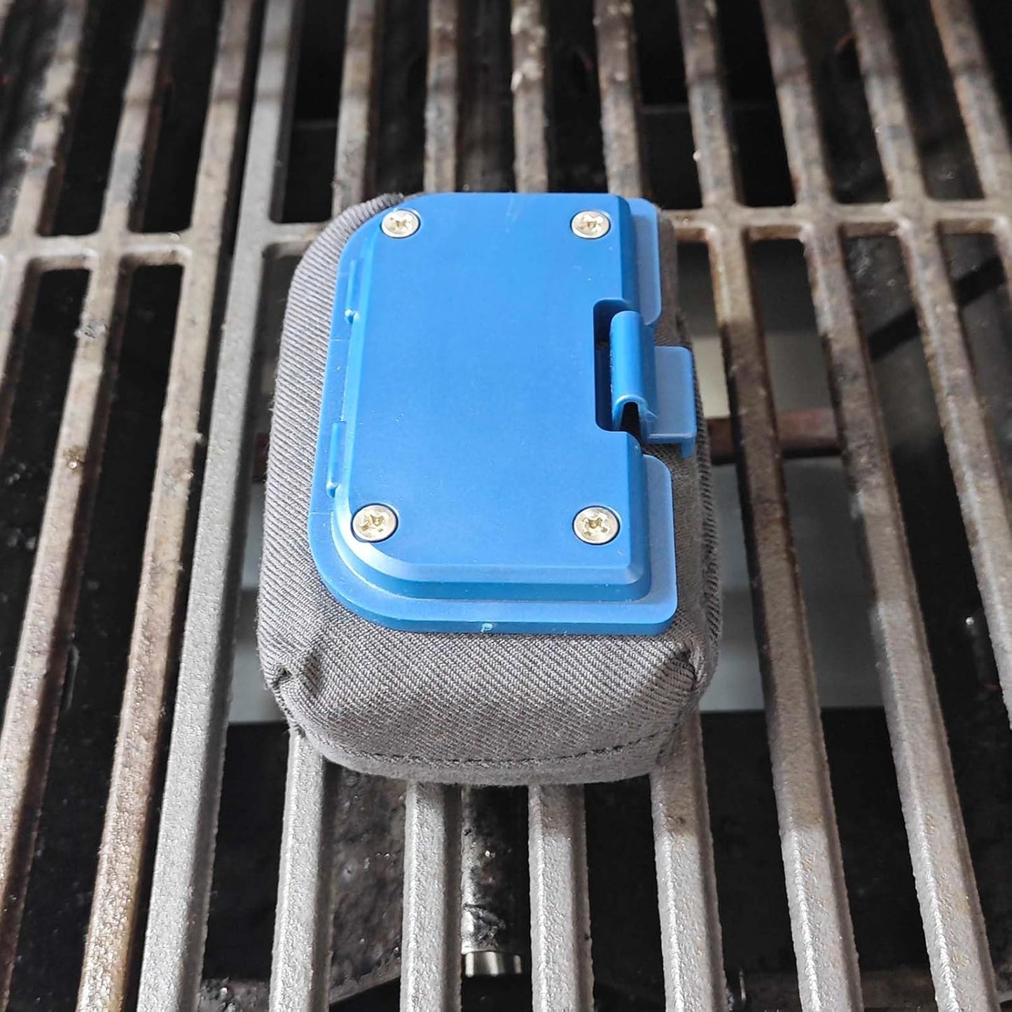 Blue Grill Brush Bristle Free, Replaceable BBQ Cleaning Head Accessories Cleaner, Black Wavy Pad Perfect for Stainless Steel, Porcelain, Cast Iron Grates Round Rectangle Grates