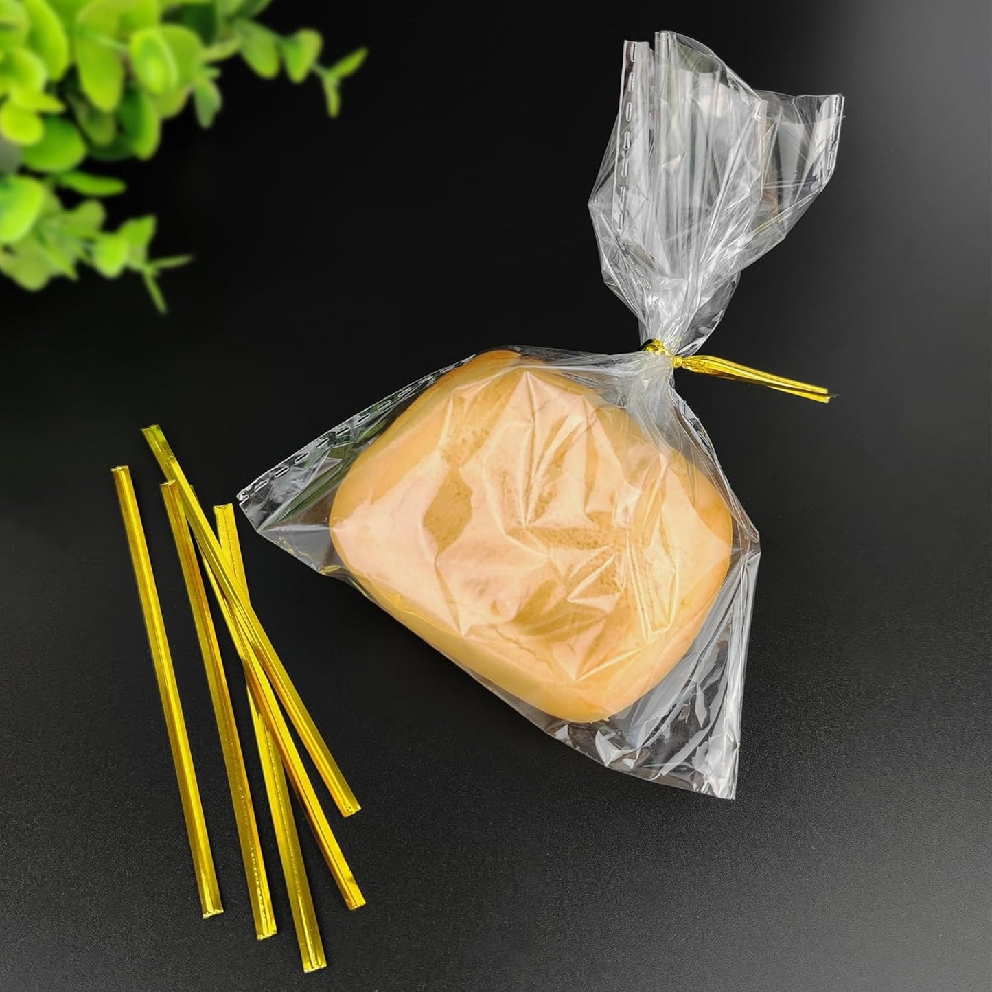 800 Pcs Metal Twist Ties 4 Inches Twist Straps for Bread Bags Candy Bags Snack Bags Halloween Party Cake Favor (Green)