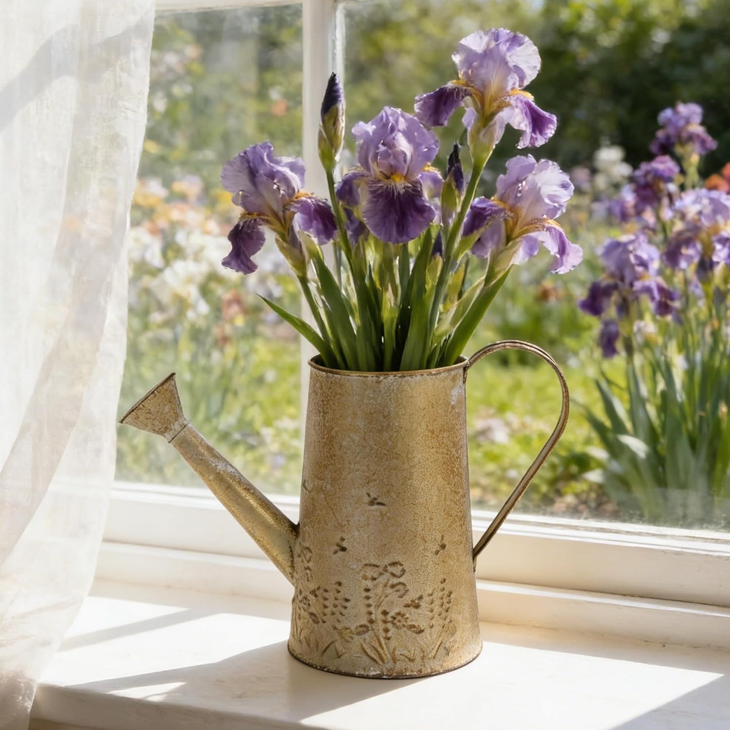 Vintage Metal Watering Can with Floral Embossed Design Garden Distressed Gold Decorative Watering Pot Planter Farmhouse Waterer for Home Indoor Outdoor Garden Balcony Courtyard