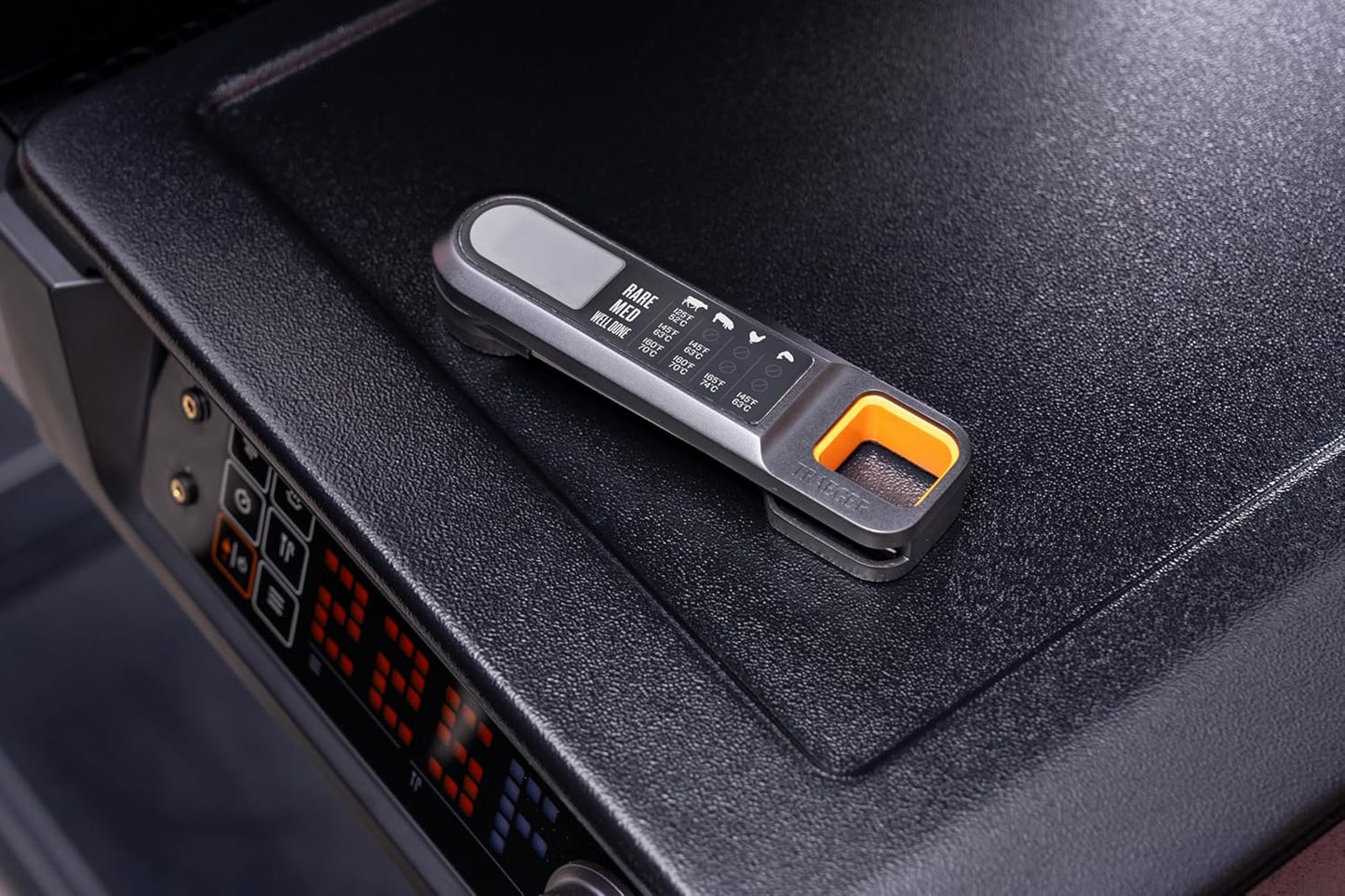 Traeger Grills Instant Read Meat Thermometer – Ultra-Fast Readings, Large LCD Display & Built-in Food Temperature Chart for Perfect Doneness Every Time