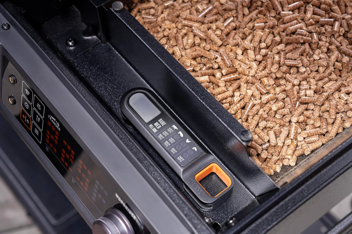 Traeger Grills Instant Read Meat Thermometer – Ultra-Fast Readings, Large LCD Display & Built-in Food Temperature Chart for Perfect Doneness Every Time