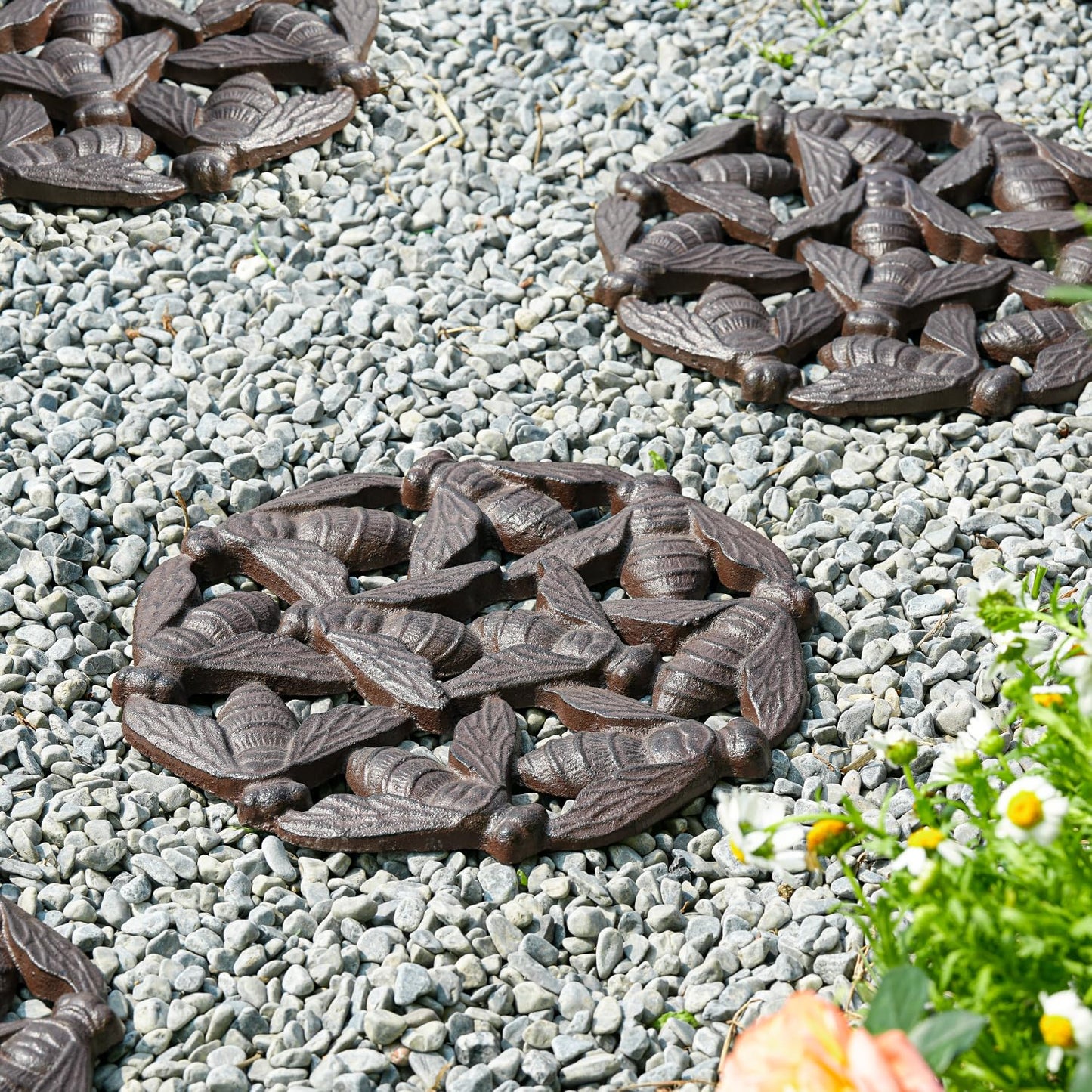 Sungmor Vintage Cast Iron Bees Stepping Stone,Rustic Garden Decorative Stone,Wear Resistant Stepping Mat,Outdoor Patio Pathway Accent for Lawn,Yard