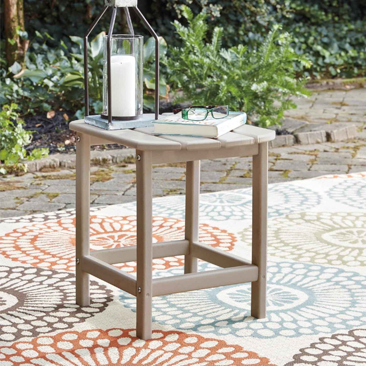 Signature Design by Ashley Sundown Treasure Outdoor Patio HDPE Weather Resistant End Table, Brown