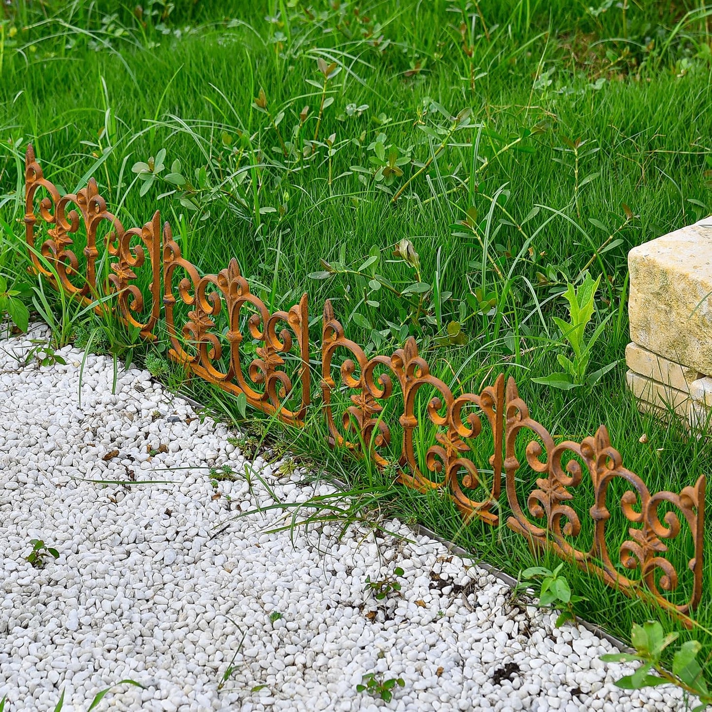 Decorative Cast Iron Garden Edging, 4 Pack Full Rusted Victorian Garden Edging Landscape Border, Vintage Metal Yard Stake Low Picket Fence