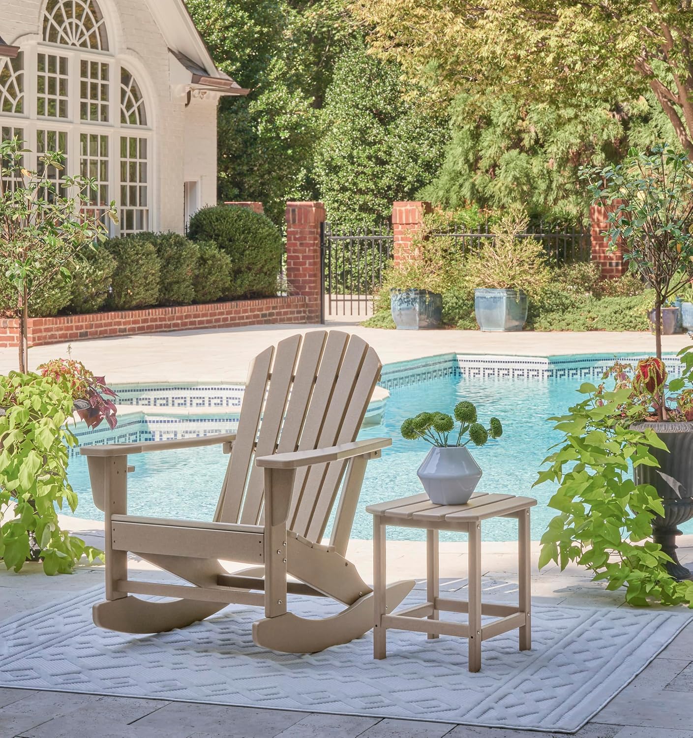 Signature Design by Ashley Sundown Treasure Outdoor Patio HDPE Weather Resistant End Table, Brown