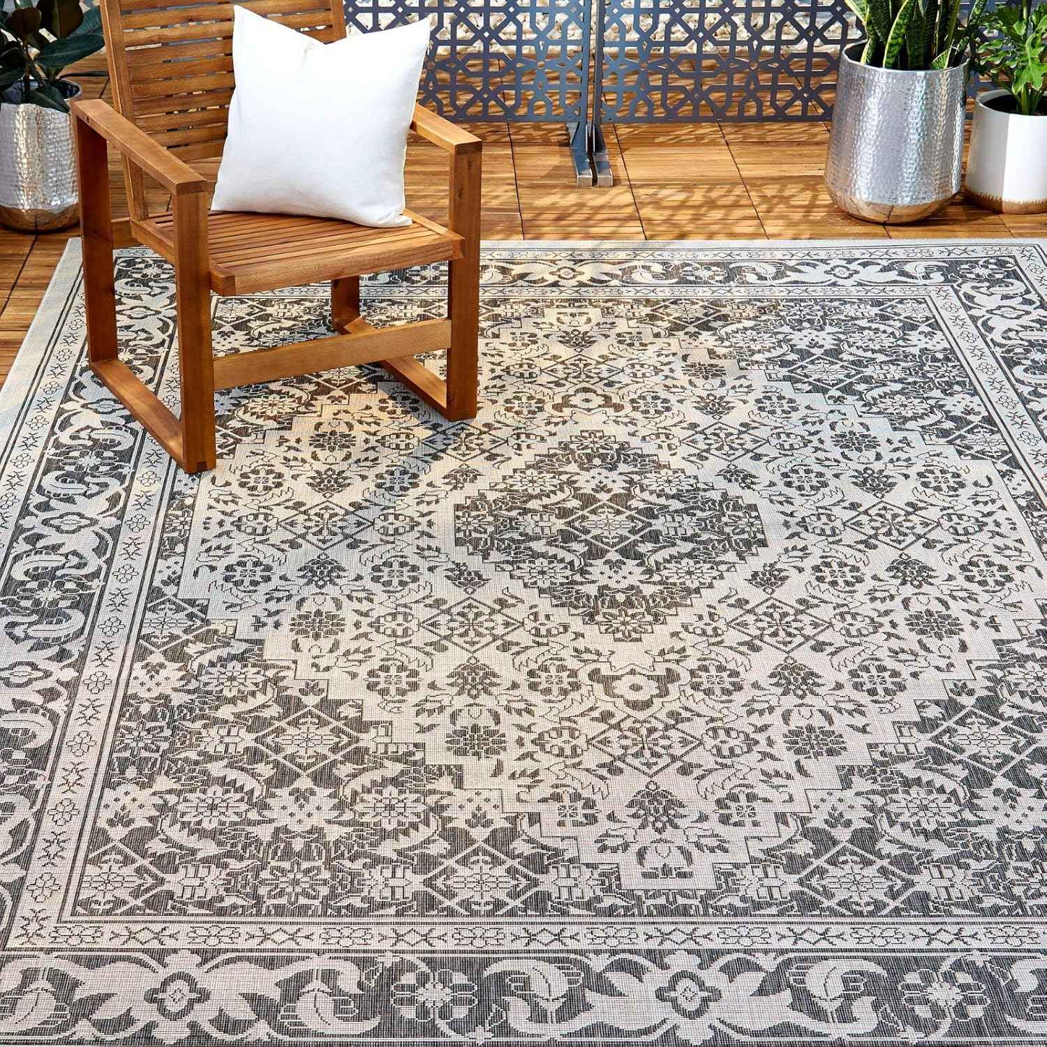 Nicole Miller New York Patio Country Dahlia Transitional Medallion Indoor/Outdoor Area Rug, Grey/Black, 7'9"x10'2"