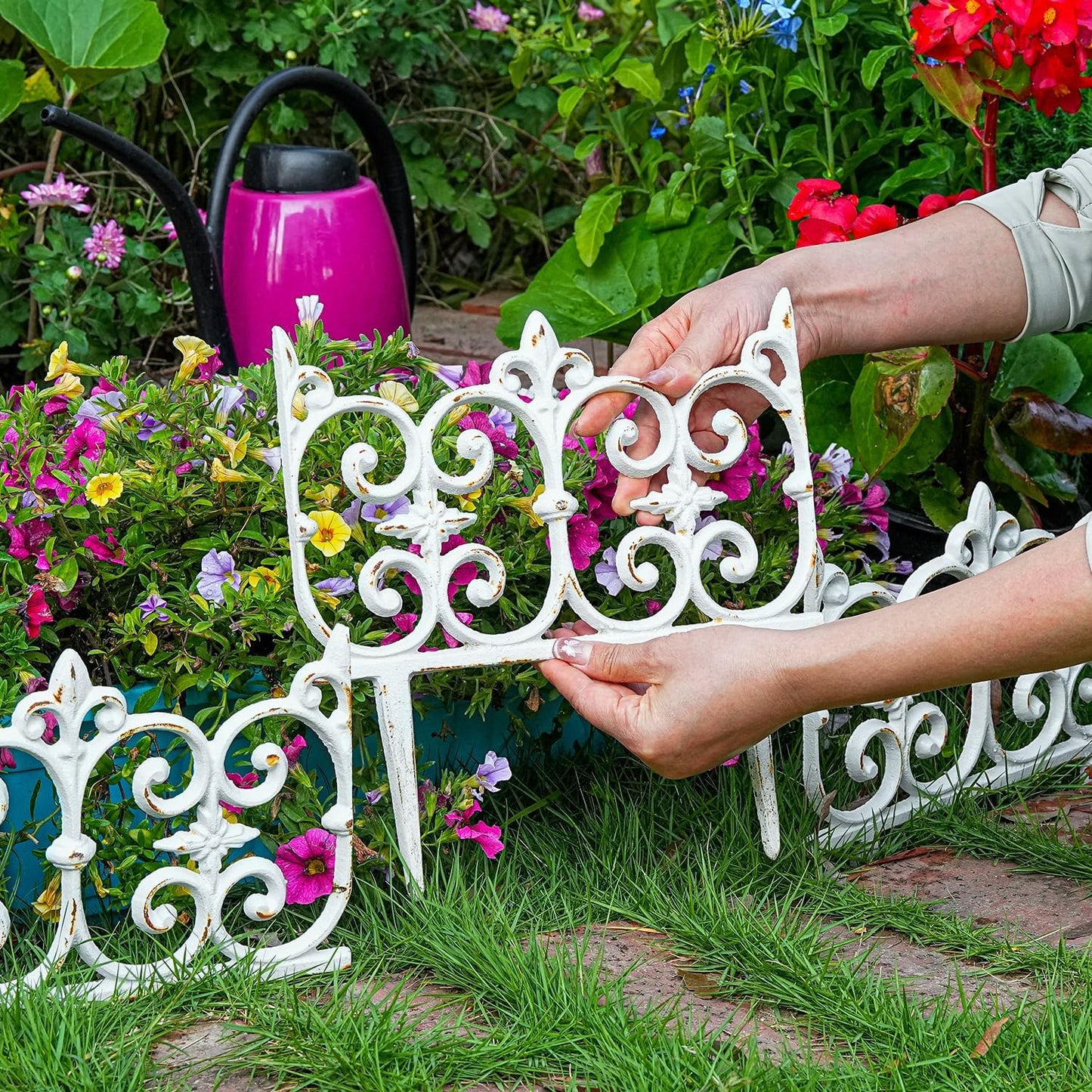 Decorative Cast Iron Garden Edging, 4 Pack Rustic White Victorian Garden Edging Landscape Border, Vintage Metal Yard Stake Low Picket Fence