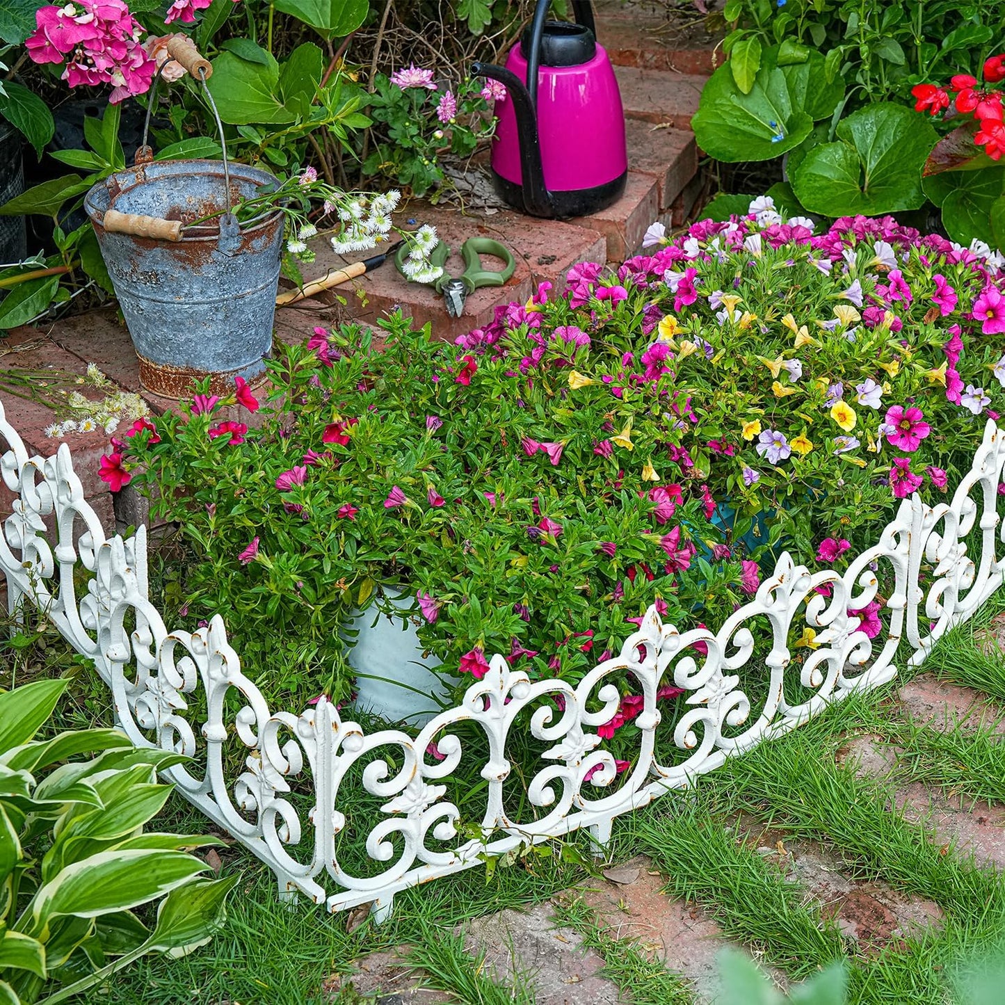 Decorative Cast Iron Garden Edging, 4 Pack Rustic White Victorian Garden Edging Landscape Border, Vintage Metal Yard Stake Low Picket Fence