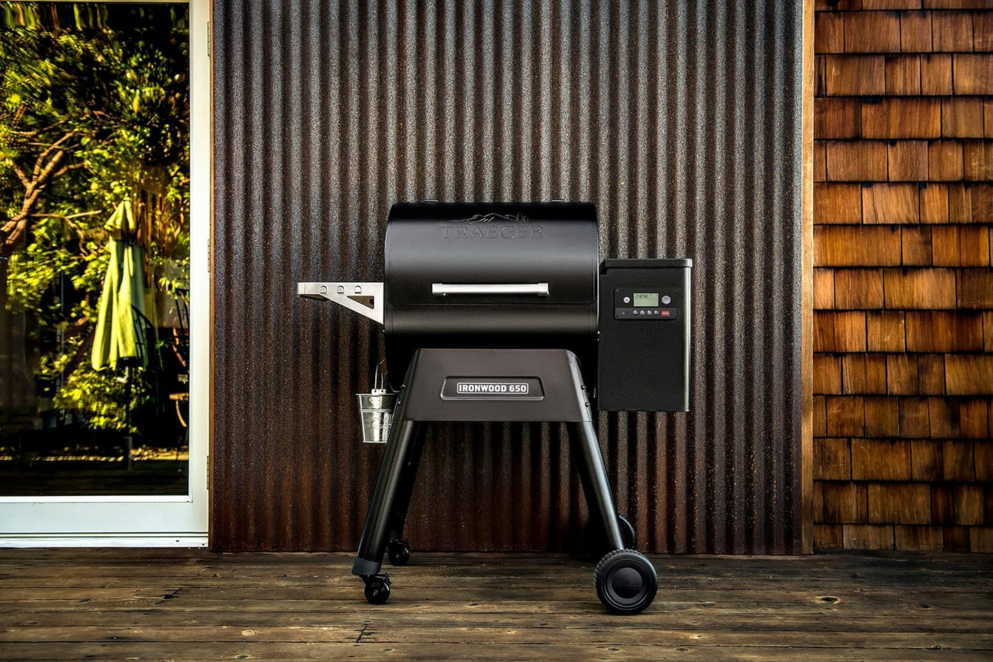 Traeger Grills Ironwood 650 Electric Wood Pellet Grill and Smoker, Black, 650 Square Inches Cook Area, 500 Degree Max Temperature, Meat Probe, 6 in 1 BBQ Grill with WiFi and app connectivity