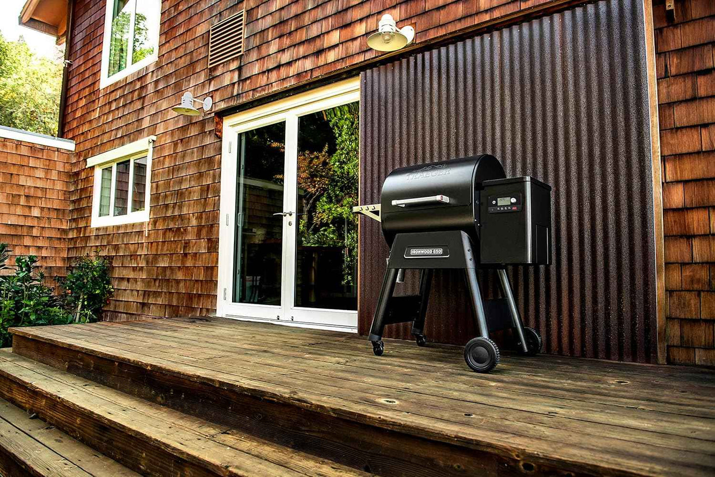 Traeger Grills Ironwood 650 Electric Wood Pellet Grill and Smoker, Black, 650 Square Inches Cook Area, 500 Degree Max Temperature, Meat Probe, 6 in 1 BBQ Grill with WiFi and app connectivity