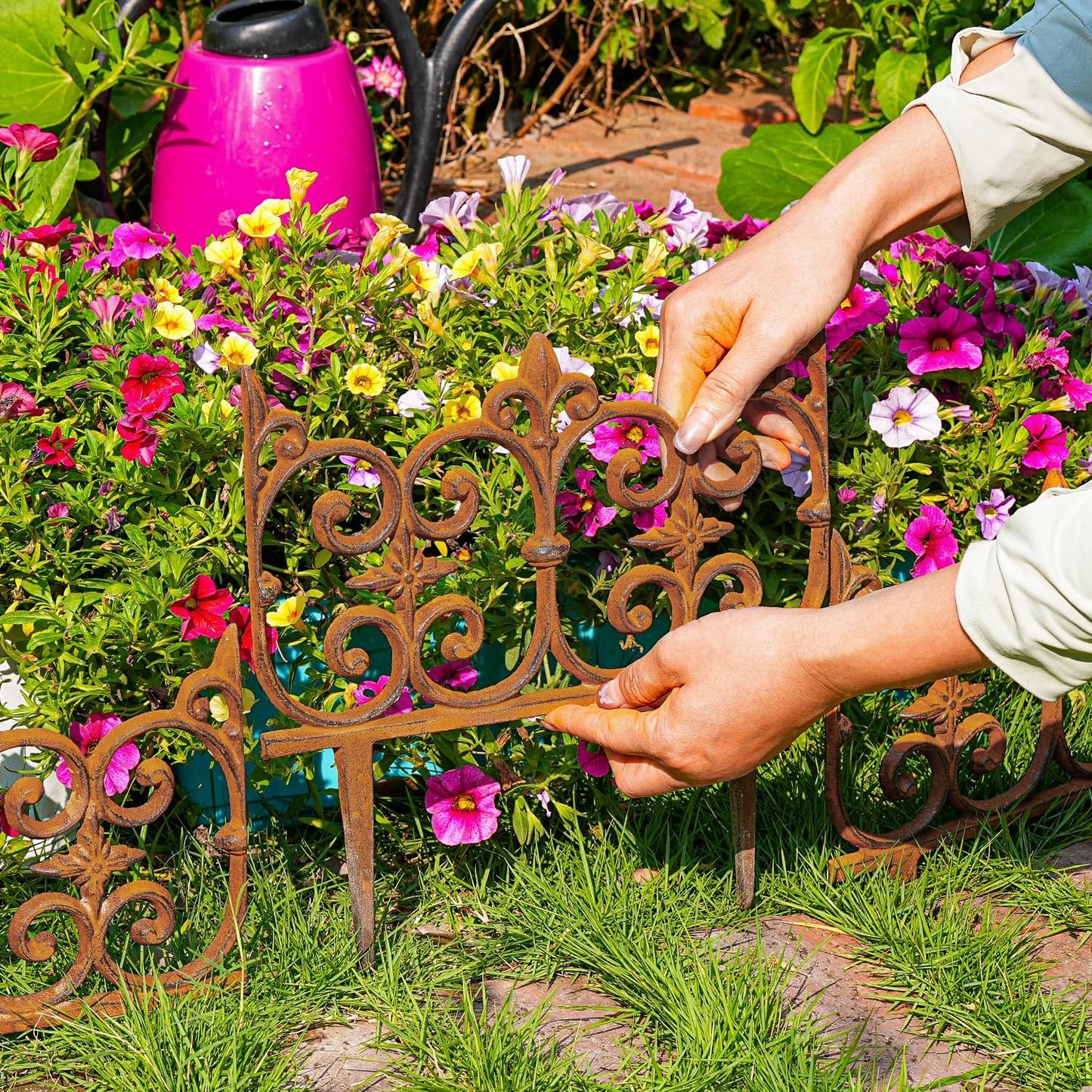 Decorative Cast Iron Garden Edging, 4 Pack Full Rusted Victorian Garden Edging Landscape Border, Vintage Metal Yard Stake Low Picket Fence