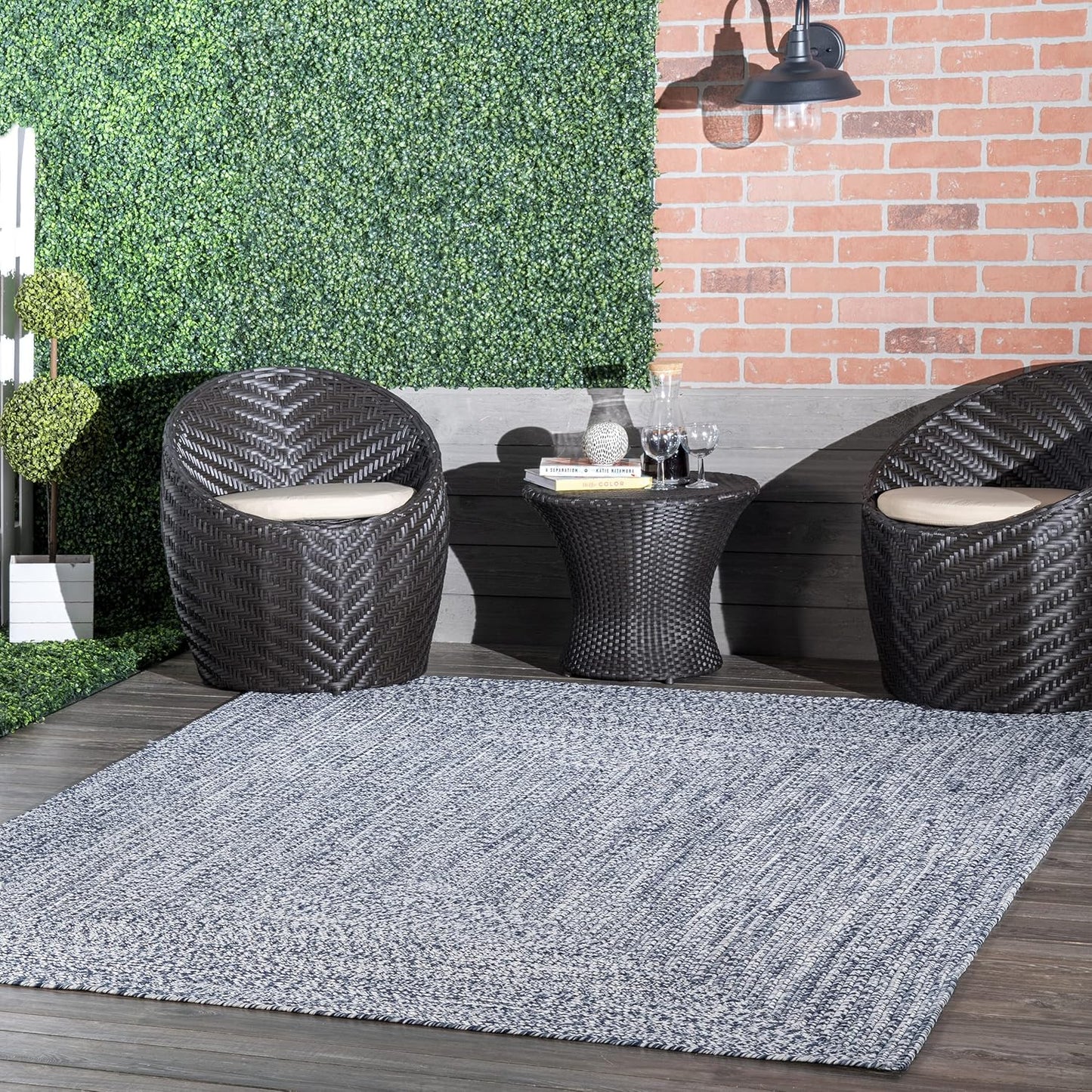 nuLOOM 4' Round Solid Hand Braided Indoor/Outdoor Area Rug, Pet-Friendly, High Traffic, Weather Resistant, for Patio, Balcony, Bedroom, Living, Dining Room, Wynn Navy