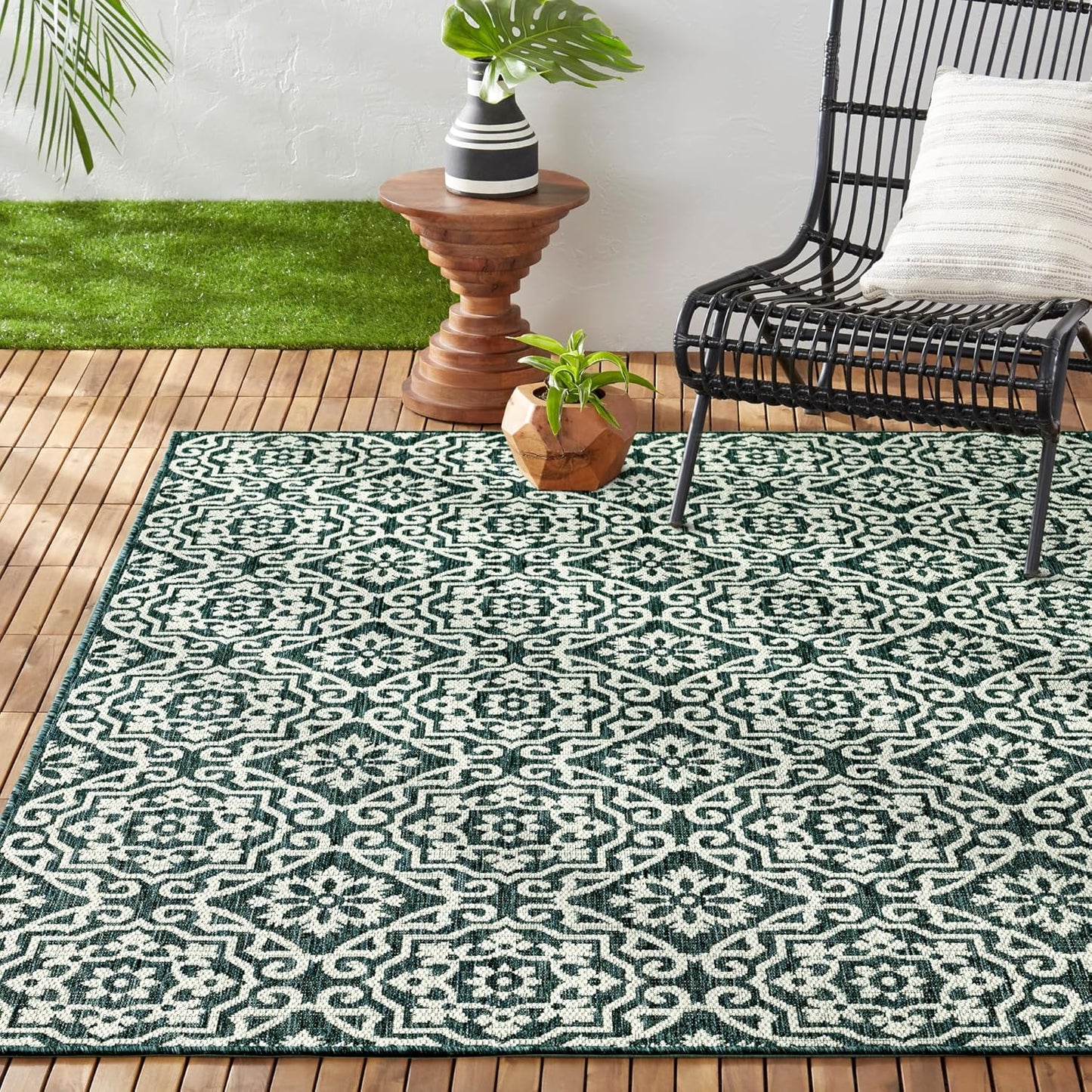 Nicole Miller New York Patio Country Julia Transitional Geometric Indoor/Outdoor Area Rug, Blue/White, 7'9"x10'2"